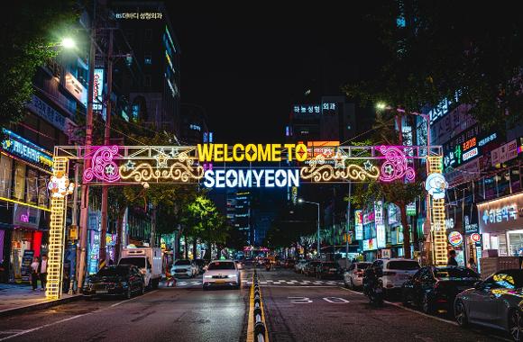 부산 서면 노래방 거리 모습